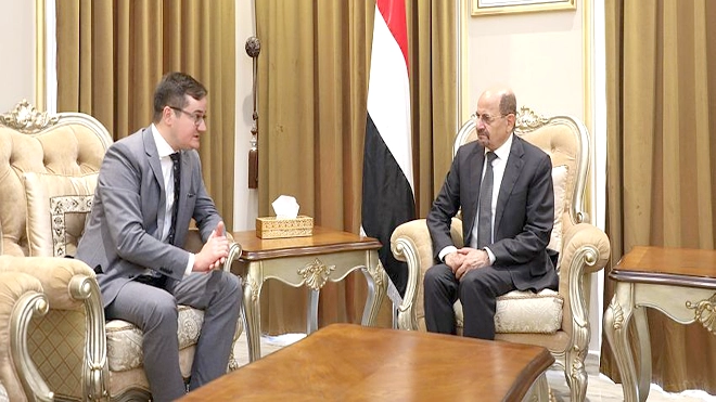 ​وزير الخارجية يلتقي القائم بأعمال السفارة الروسية لدى اليمن